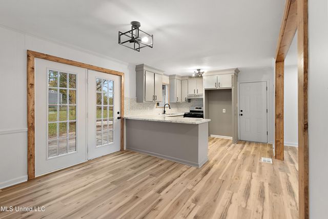 338 S Fox Hall Road, Pearl, MS 39208