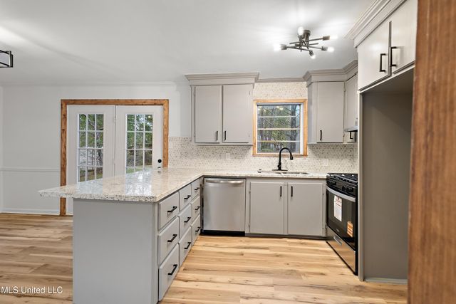 338 S Fox Hall Road, Pearl, MS 39208