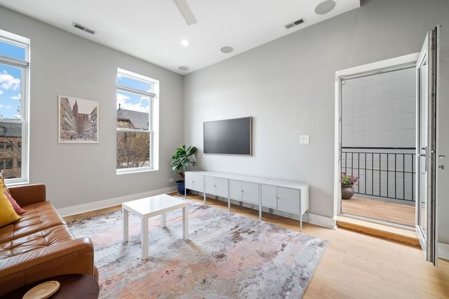 2228 N Hamilton Avenue 3F, Chicago, IL 60647