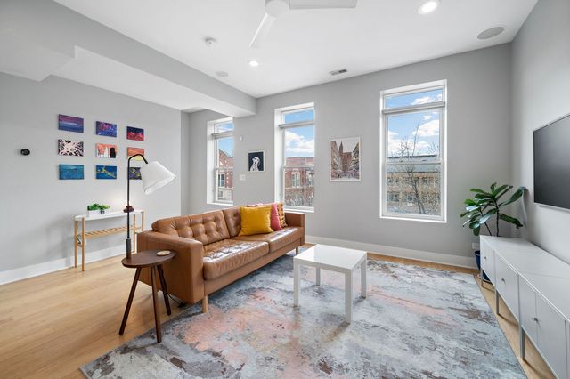 2228 N Hamilton Avenue 3F, Chicago, IL 60647