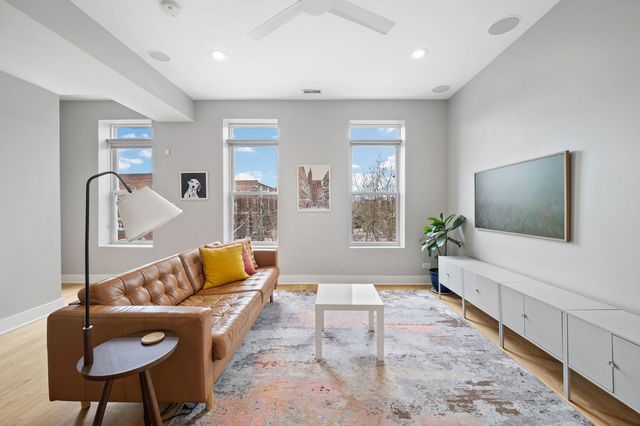 2228 N Hamilton Avenue 3F, Chicago, IL 60647