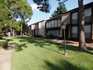10138 Beekman Place, Houston, TX 77043