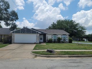 4100 Silverberry Avenue, Fort Worth, TX 76137