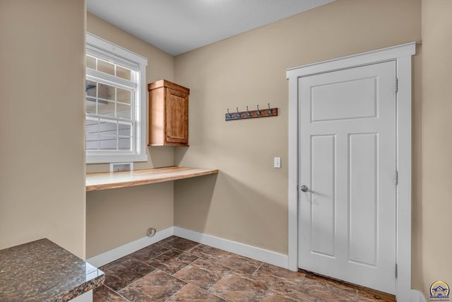 4218 SW Stonybrook DR, Topeka, KS 66610