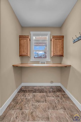 4218 SW Stonybrook DR, Topeka, KS 66610