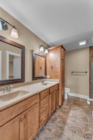 4218 SW Stonybrook DR, Topeka, KS 66610