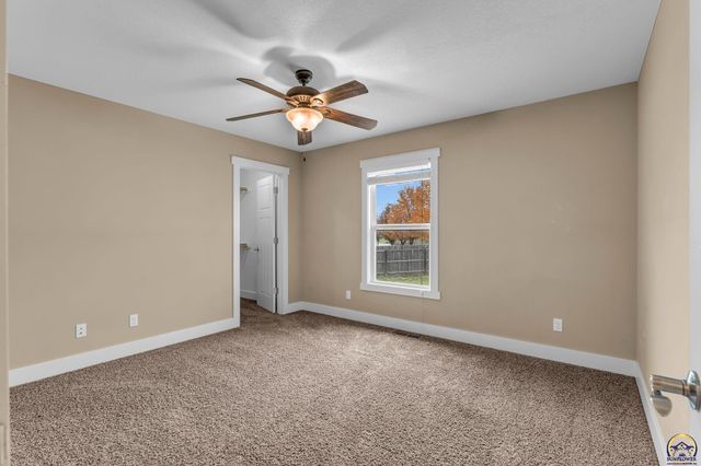 4218 SW Stonybrook DR, Topeka, KS 66610