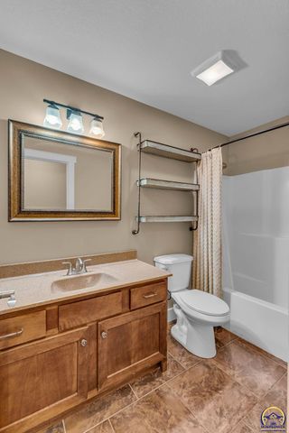 4218 SW Stonybrook DR, Topeka, KS 66610