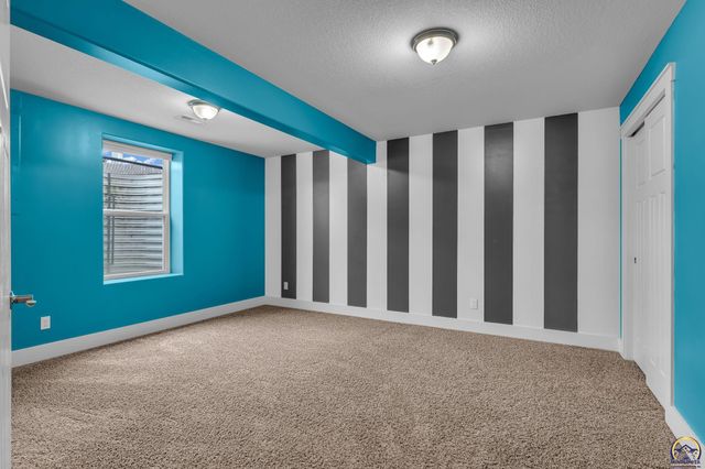 4218 SW Stonybrook DR, Topeka, KS 66610