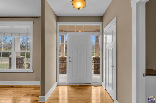 4218 SW Stonybrook DR, Topeka, KS 66610