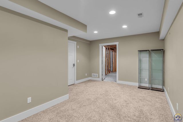 4218 SW Stonybrook DR, Topeka, KS 66610