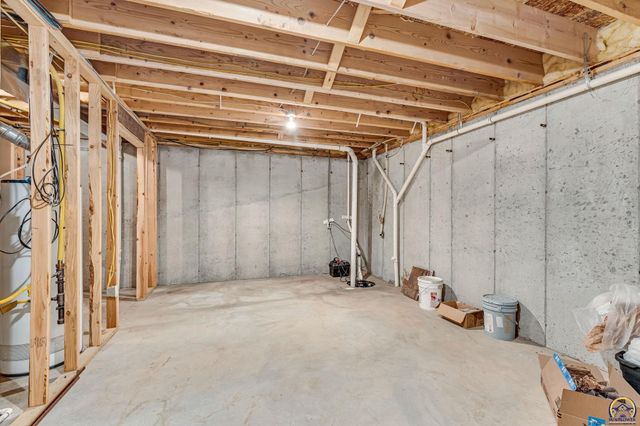 4218 SW Stonybrook DR, Topeka, KS 66610