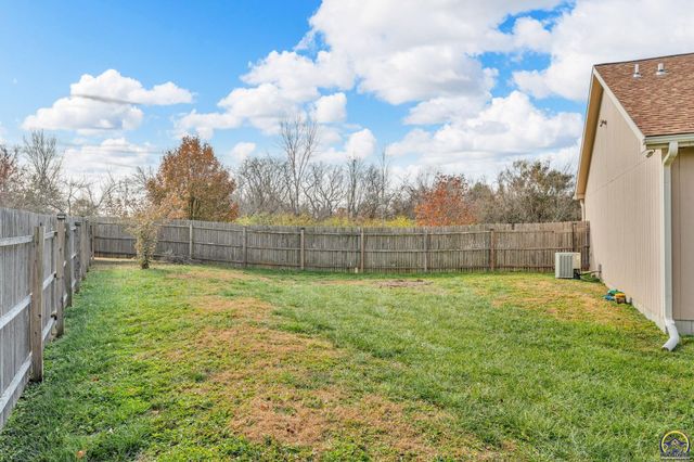 4218 SW Stonybrook DR, Topeka, KS 66610