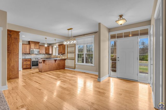 4218 SW Stonybrook DR, Topeka, KS 66610