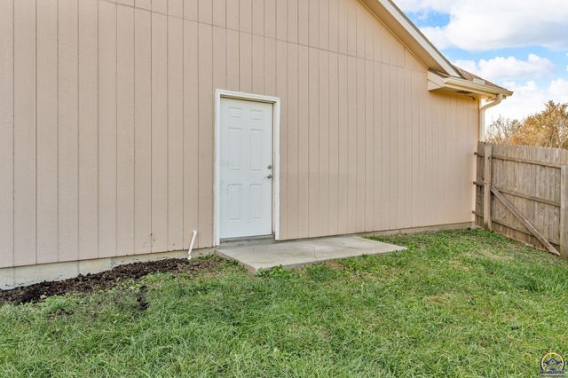 4218 SW Stonybrook DR, Topeka, KS 66610