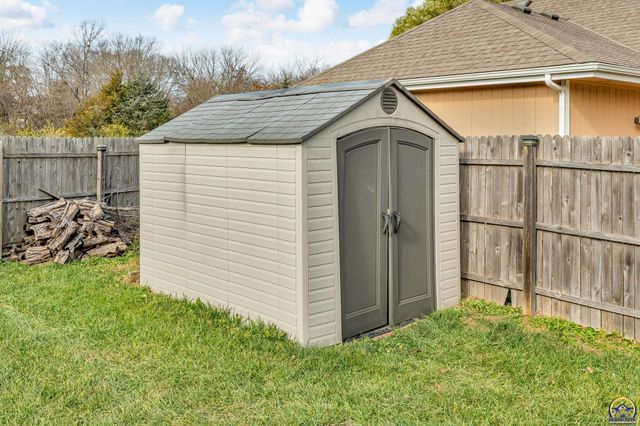 4218 SW Stonybrook DR, Topeka, KS 66610