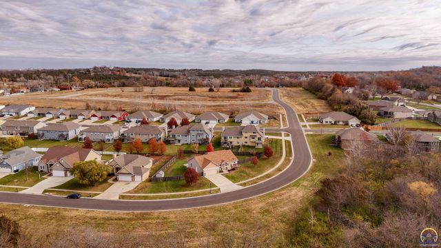 4218 SW Stonybrook DR, Topeka, KS 66610