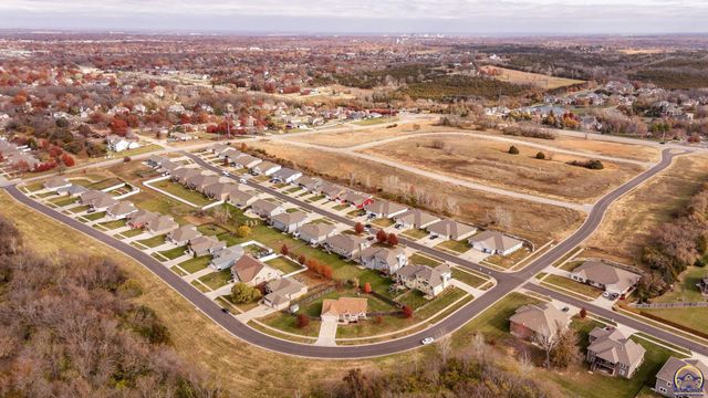 4218 SW Stonybrook DR, Topeka, KS 66610