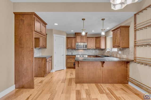 4218 SW Stonybrook DR, Topeka, KS 66610