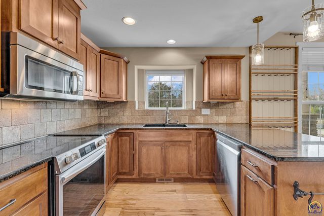 4218 SW Stonybrook DR, Topeka, KS 66610