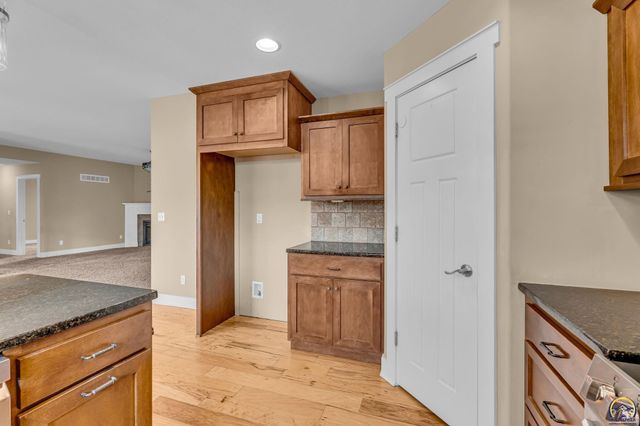 4218 SW Stonybrook DR, Topeka, KS 66610