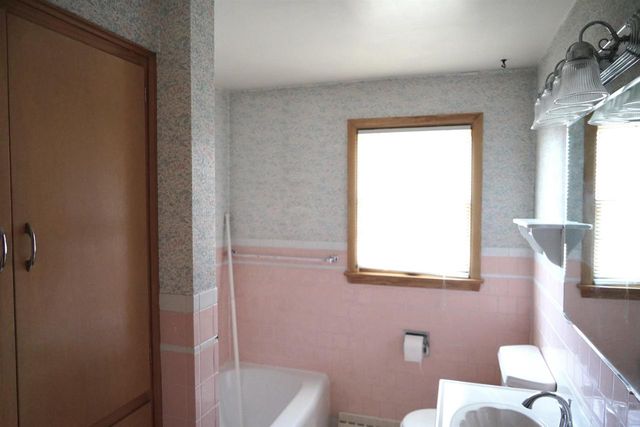 1142 BOND STREET, Green Bay, WI 54303