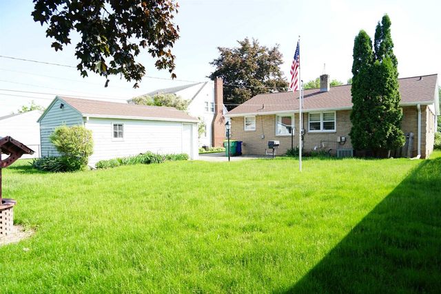 1142 BOND STREET, Green Bay, WI 54303