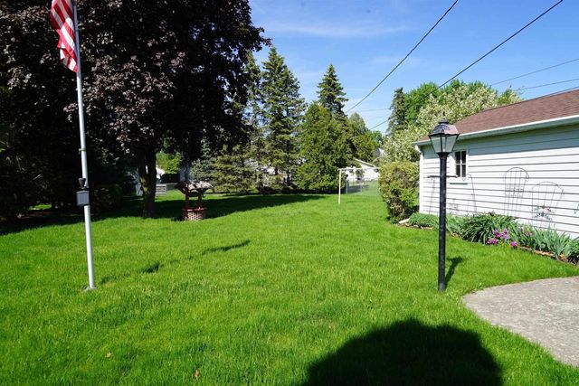 1142 BOND STREET, Green Bay, WI 54303