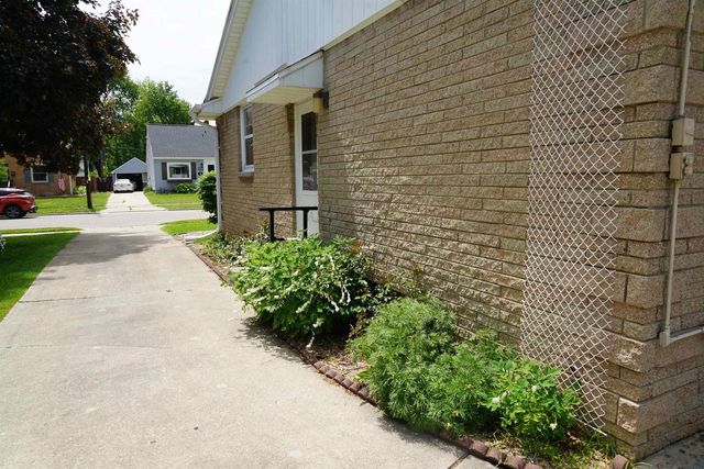 1142 BOND STREET, Green Bay, WI 54303