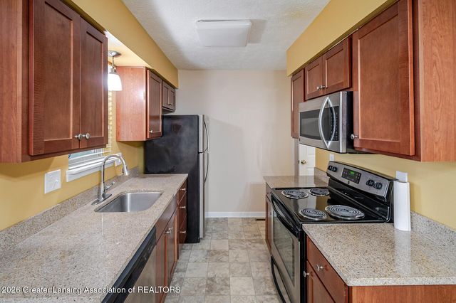 6113 Scotmar Drive, Lansing, MI 48911