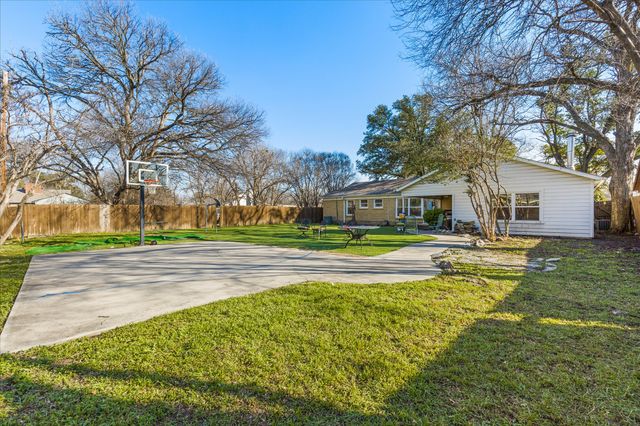 3504 Corto Avenue, Fort Worth, TX 76109