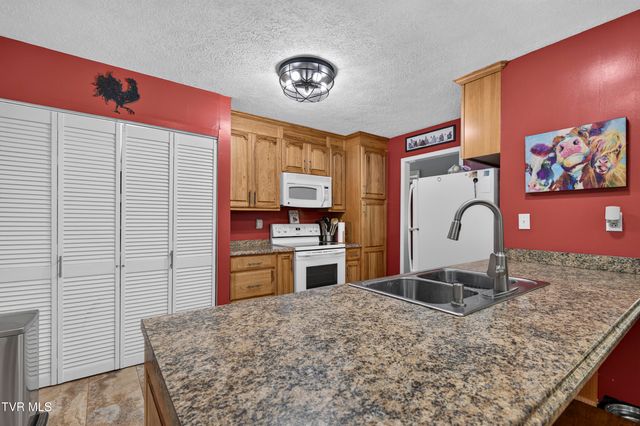 1140 Hillview Drive, Abingdon, VA 24210