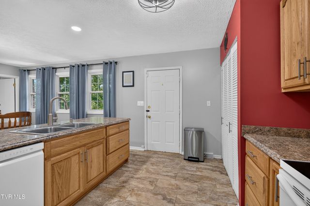1140 Hillview Drive, Abingdon, VA 24210