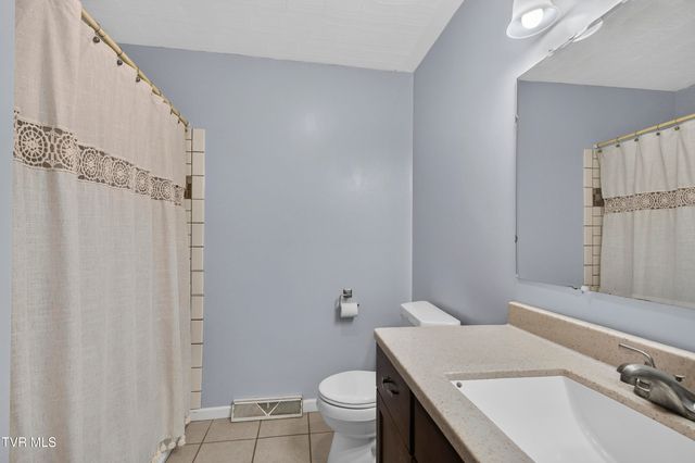 1140 Hillview Drive, Abingdon, VA 24210