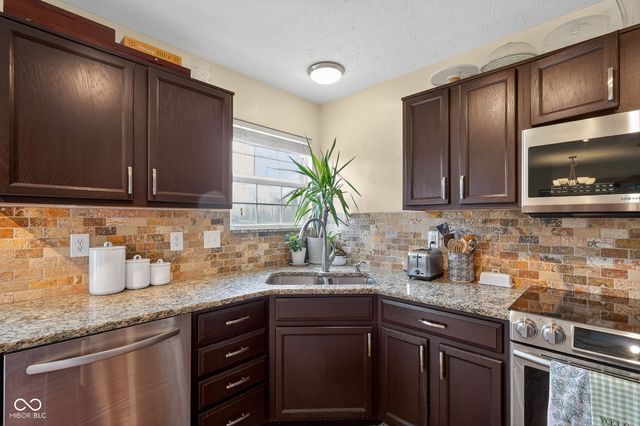 11454 Seabiscuit Drive, Noblesville, IN 46060