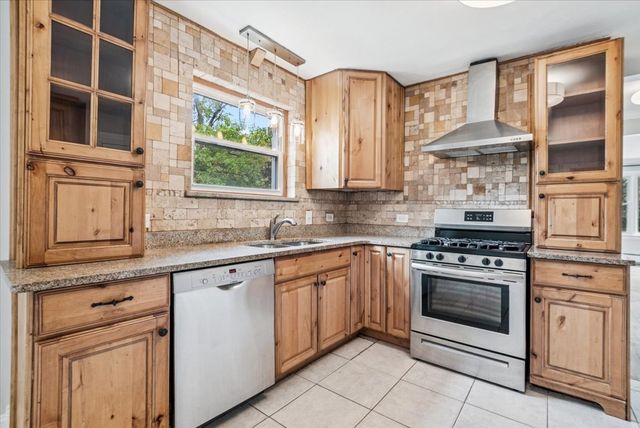 3720 East Avenue 1, Berwyn, IL 60402