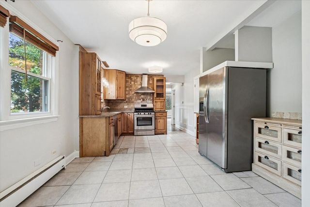 3720 East Avenue 1, Berwyn, IL 60402