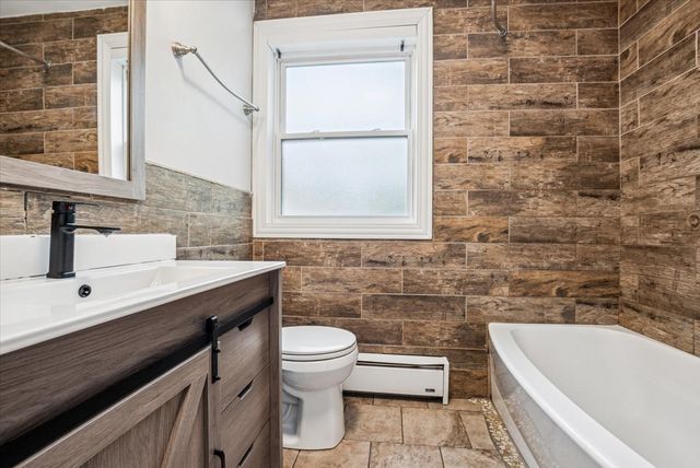 3720 East Avenue 1, Berwyn, IL 60402