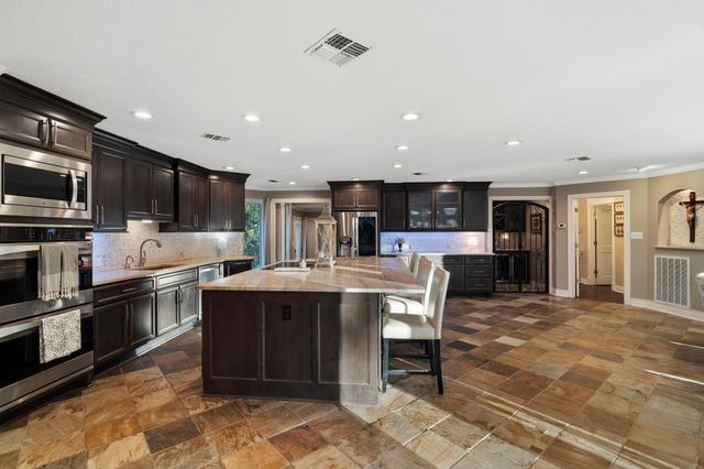 7003 Deerwood Drive, Richmond, TX 77406