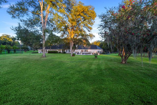 7003 Deerwood Drive, Richmond, TX 77406
