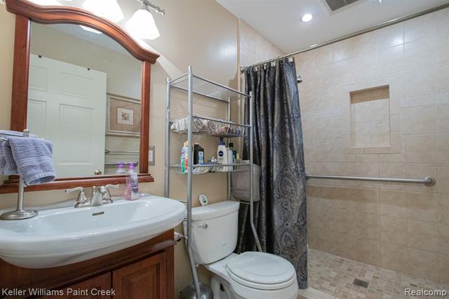 16448 Trailway Drive, Macomb, MI 48042