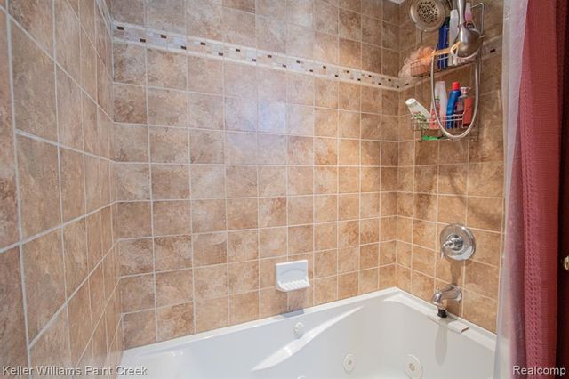 16448 Trailway Drive, Macomb, MI 48042