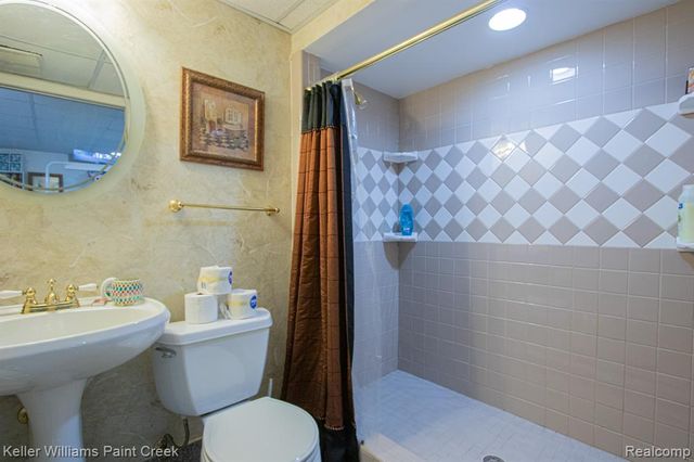 16448 Trailway Drive, Macomb, MI 48042