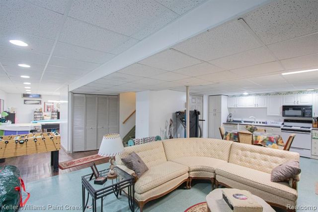 16448 Trailway Drive, Macomb, MI 48042