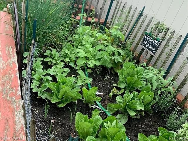 16448 Trailway Drive, Macomb, MI 48042