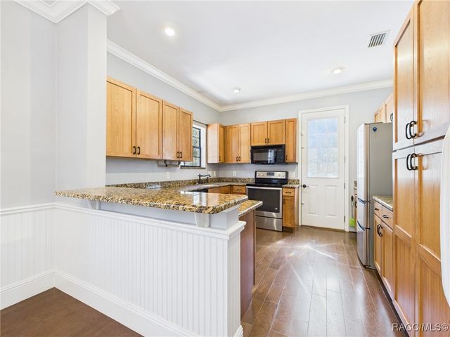 8563 N Maple Avenue, Crystal River, FL 34428