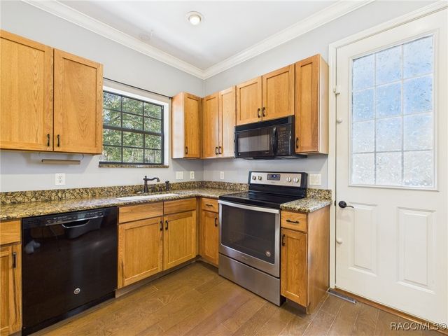 8563 N Maple Avenue, Crystal River, FL 34428