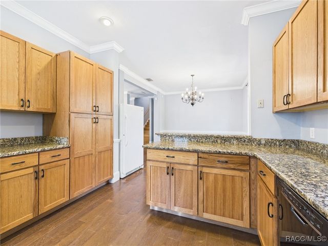 8563 N Maple Avenue, Crystal River, FL 34428