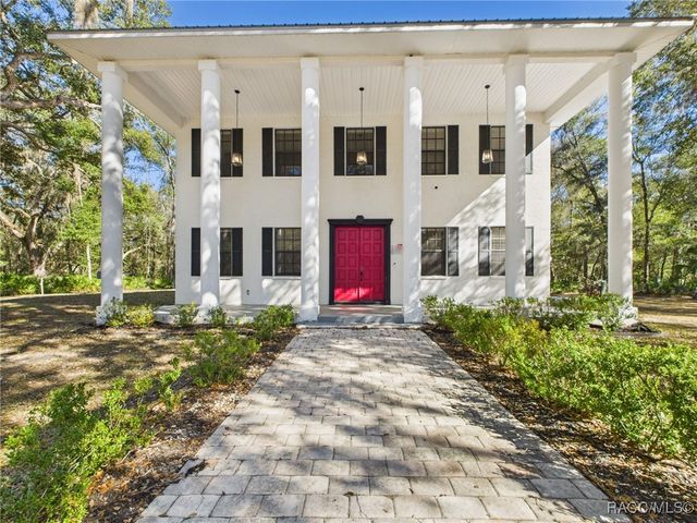 8563 N Maple Avenue, Crystal River, FL 34428