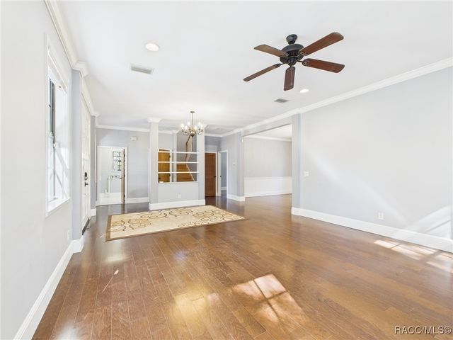 8563 N Maple Avenue, Crystal River, FL 34428